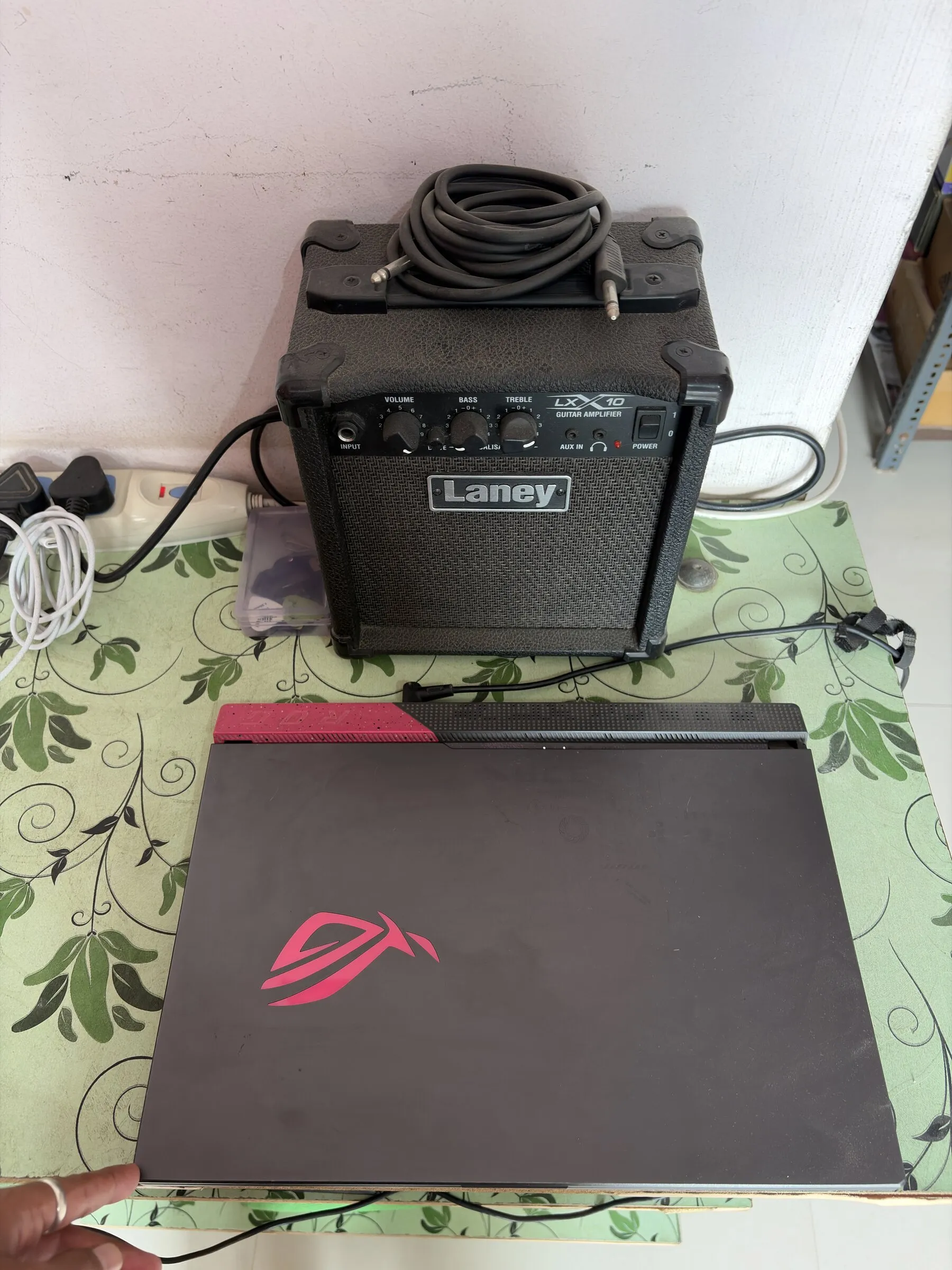 The ASUS laptop with its lid closed